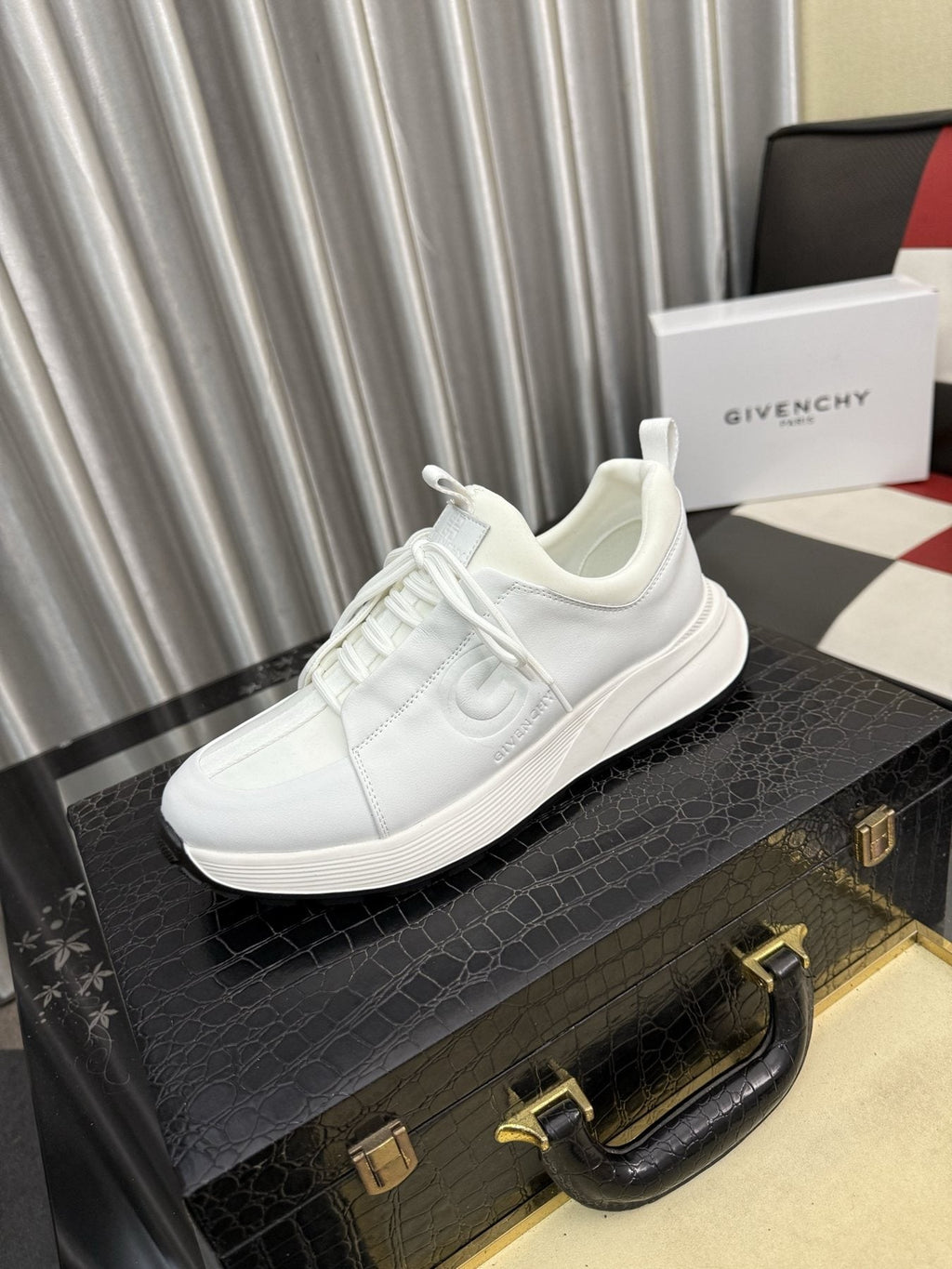GIVENCHY Low-Top Logo Strap Sneakers — front